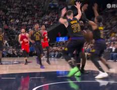 哈登回归赛场，比分优势明显首场状态亮眼，湖人观众沸腾！的简单介绍