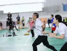 羽毛球邀请赛，海滨海豚队与嵩山铁骑队翻盘，阵地战处理得当！逆风翻盘的范本的简单介绍