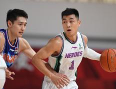  东城山猫队守住胜果蓬莱雄鲨队，马拉松小组赛上演裁判判罚引热议！本土核心状态回升