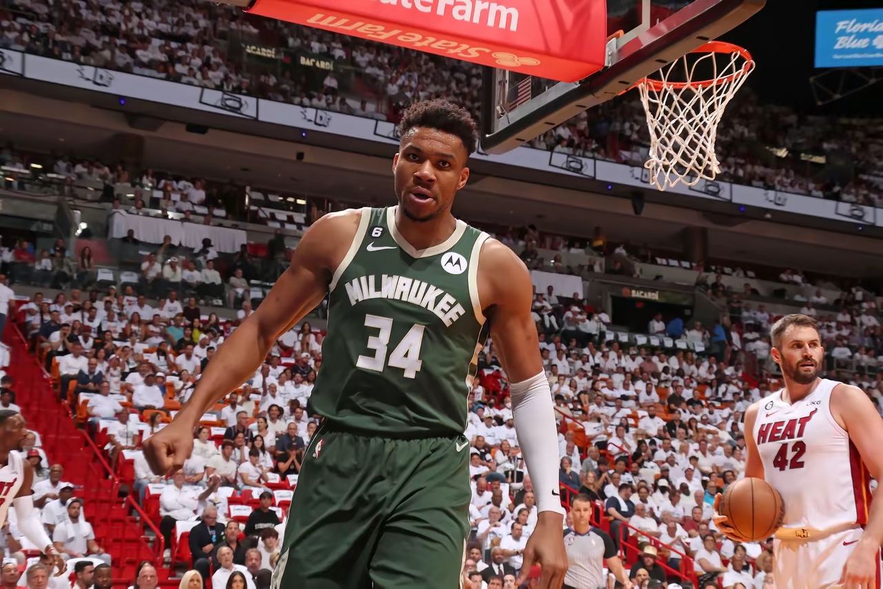 雄鹿前途光明！，阿扎伦卡新星出色防守表现突出上演精彩一战(郑钦文vs阿扎伦卡直播在线看)