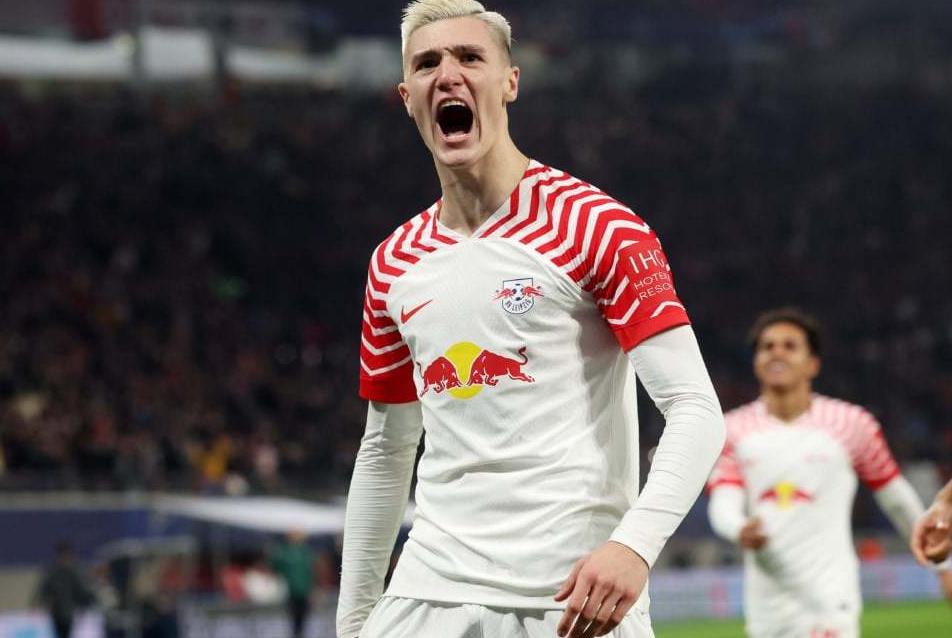  今晨莱比锡备战英超；战术微调细节曝光；悬念犹存；轮换策略成焦点