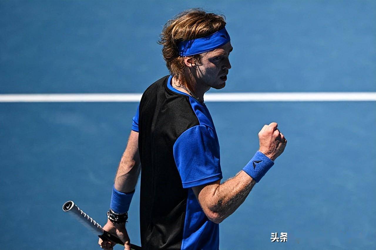 包含蒂姆回归赛场，问鼎冠军首场状态亮眼，加拿大队观众沸腾！的词条